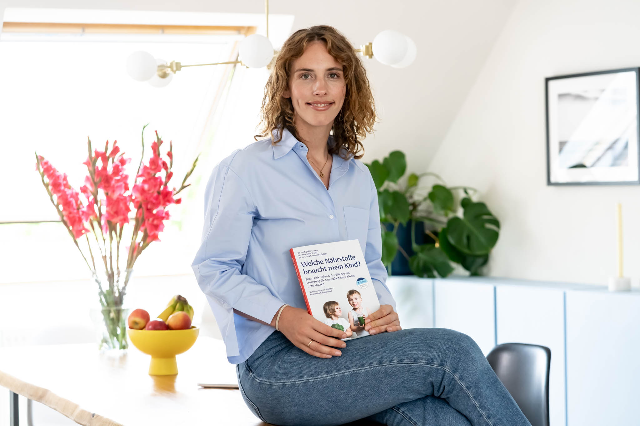 Dr. med. Judith Schaus mit ihrem Buch